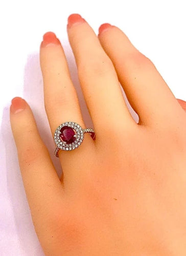 Bague 50 Bague en or blanc 18 carats avec rubis birman et diamants 58 Facettes AB423