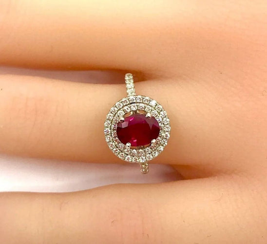 Bague 50 Bague en or blanc 18 carats avec rubis birman et diamants 58 Facettes AB423