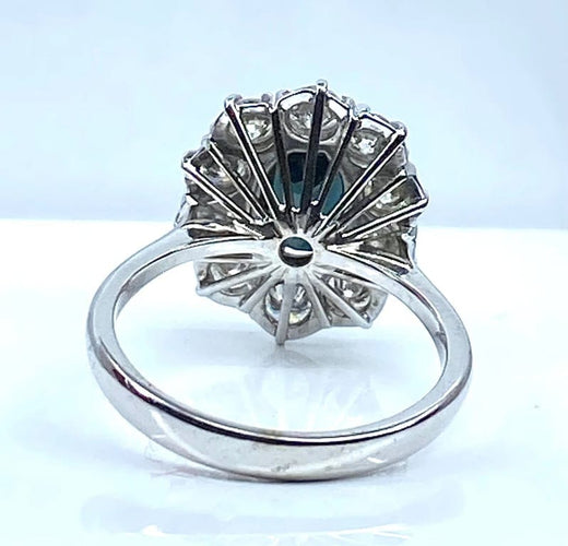 Bague 55 Bague marguerite en or blanc 18 carats, saphir 2,11 ct et diamants 58 Facettes AB431