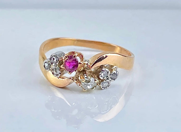 Bague 49 Bague en or 18 carats, diamants et rubis, époque 1900 58 Facettes AB490