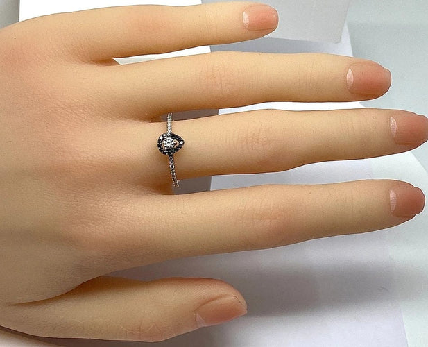 Bague 52.5 Bague solitaire en or blanc avec diamants blancs et noirs 58 Facettes AB509
