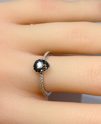 Bague 52.5 Bague solitaire en or blanc avec diamants blancs et noirs 58 Facettes AB509