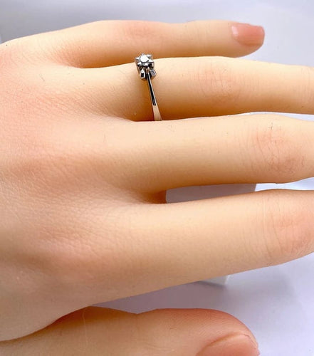 Bague 50 Bague solitaire en or blanc 18 carats et diamant taille brillant 58 Facettes AB513