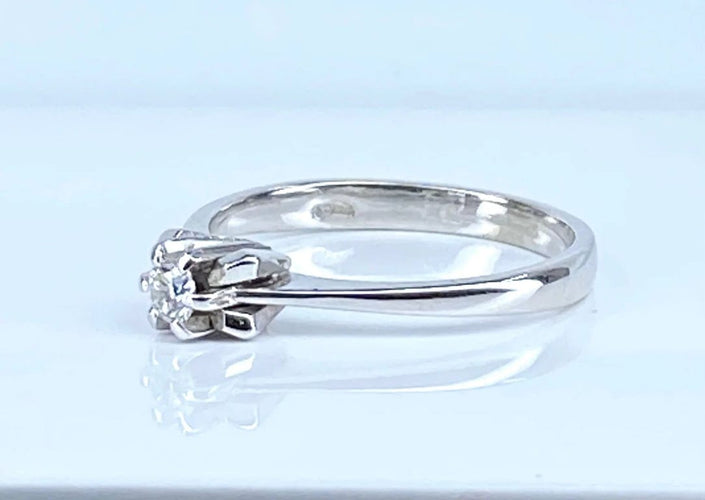 Bague 50 Bague solitaire en or blanc 18 carats et diamant taille brillant 58 Facettes AB513