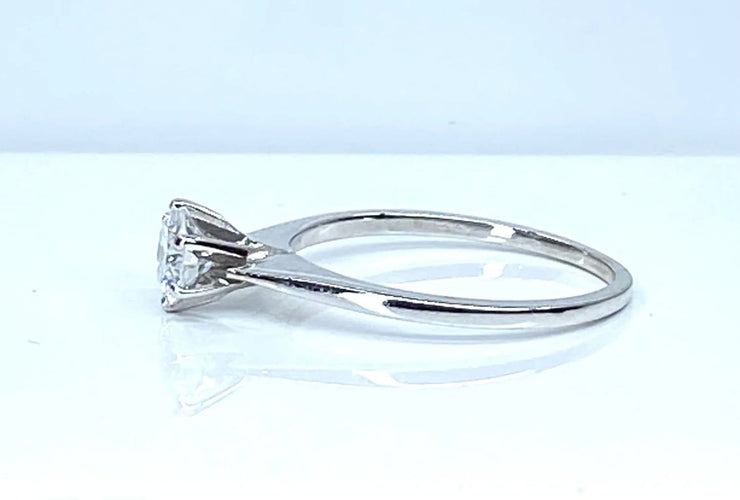Bague 50 Bague solitaire en or blanc 18 carats et diamant 0,50 ct 58 Facettes AB514