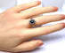 Bague 54 Bague marguerite en or blanc 18 carats avec saphir et diamants 58 Facettes AB576