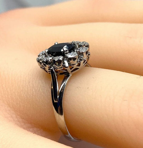 Bague 54 Bague marguerite en or blanc 18 carats avec saphir et diamants 58 Facettes AB576