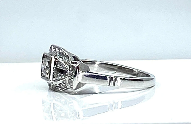 Bague 48 Bague Art déco en or blanc 18 carats et diamants 58 Facettes AB582
