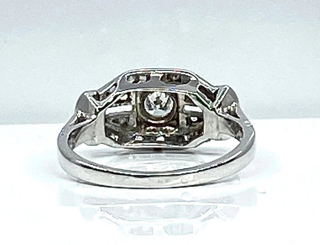 Bague 48 Bague Art déco en or blanc 18 carats et diamants 58 Facettes AB582