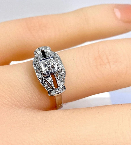 Bague 48 Bague Art déco en or blanc 18 carats et diamants 58 Facettes AB582