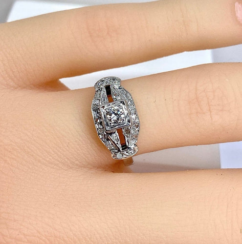 Bague 48 Bague Art déco en or blanc 18 carats et diamants 58 Facettes AB582