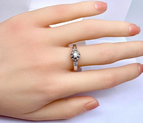 Bague 54 Bague solitaire en or blanc 18 carats et diamants 58 Facettes AB591bis