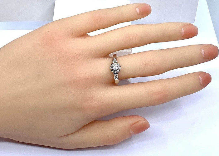 Bague 54 Bague solitaire en or blanc 18 carats et diamants 58 Facettes AB591bis