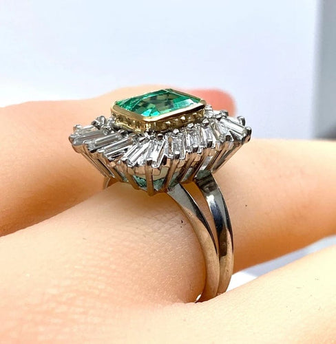 Bague 51 Bague émeraude et diamants baguette en or jaune 18 carats et platine 58 Facettes AB619