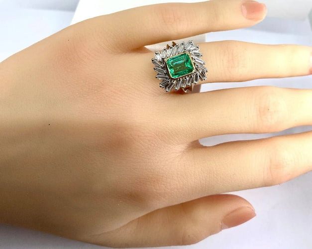 Bague 51 Bague émeraude et diamants baguette en or jaune 18 carats et platine 58 Facettes AB619