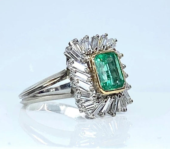 Bague 51 Bague émeraude et diamants baguette en or jaune 18 carats et platine 58 Facettes AB619