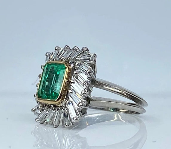 Bague 51 Bague émeraude et diamants baguette en or jaune 18 carats et platine 58 Facettes AB619