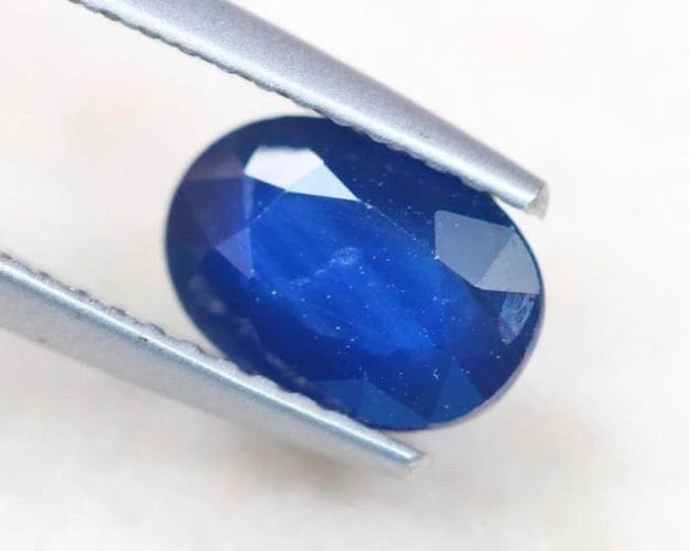 Gemstone Saphir bleu ovale chauffé 1,52 ct 58 Facettes 342