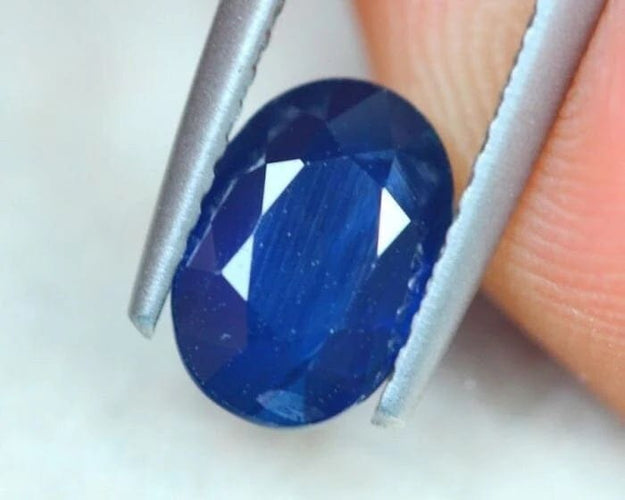 Gemstone Saphir bleu ovale chauffé 1,52 ct 58 Facettes 342