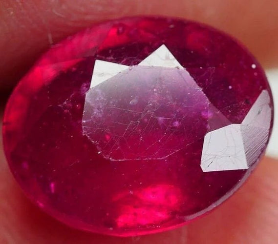 Gemstone Rubis naturel ovale 6 ct 58 Facettes 347