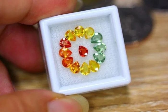 Gemstone Lot de 13 saphirs multicolores chauffés 4,13 ct 58 Facettes 308