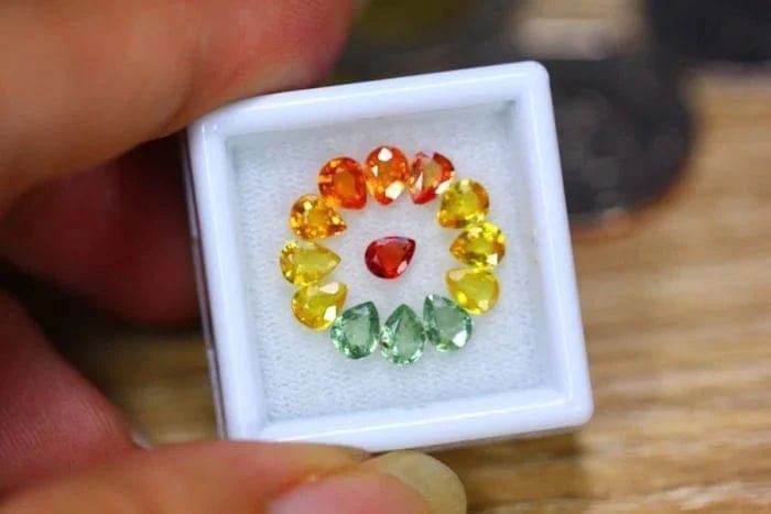 Gemstone Lot de 13 saphirs multicolores chauffés 4,13 ct 58 Facettes 308