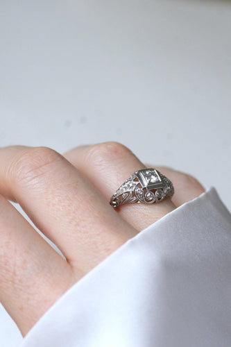 Bague 57 Art Déco - Bague dôme ajourée en or blanc et platine, diamants 58 Facettes