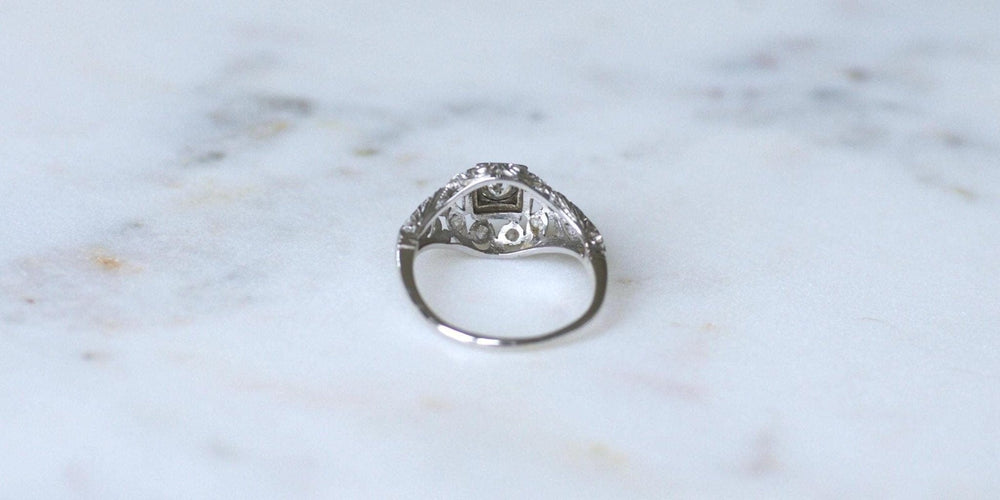 Bague 57 Art Déco - Bague dôme ajourée en or blanc et platine, diamants 58 Facettes