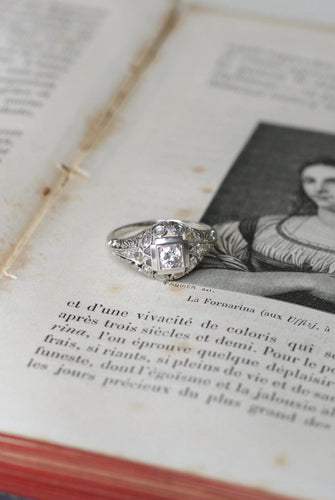 Bague 57 Art Déco - Bague dôme ajourée en or blanc et platine, diamants 58 Facettes