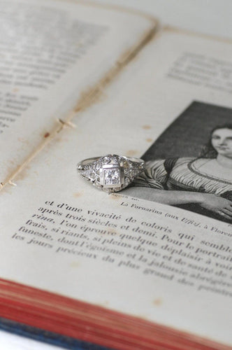 Bague 57 Art Déco - Bague dôme ajourée en or blanc et platine, diamants 58 Facettes