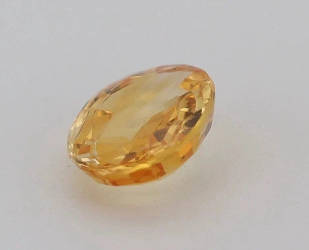 Gemstone Saphir jaune naturel non chauffé 0,94 ct, taille ovale 58 Facettes 157