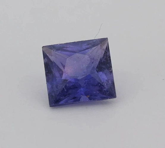 Gemstone Saphir violet naturel 0,52 ct taille carré 58 Facettes 159