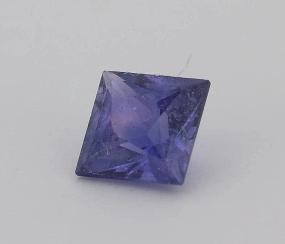 Gemstone Saphir violet naturel 0,52 ct taille carré 58 Facettes 159