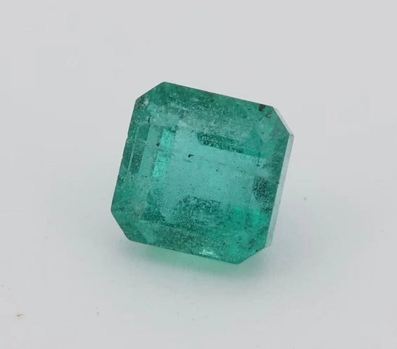 Gemstone Émeraude naturelle non huilée 1,39 ct avec certificat 58 Facettes 183