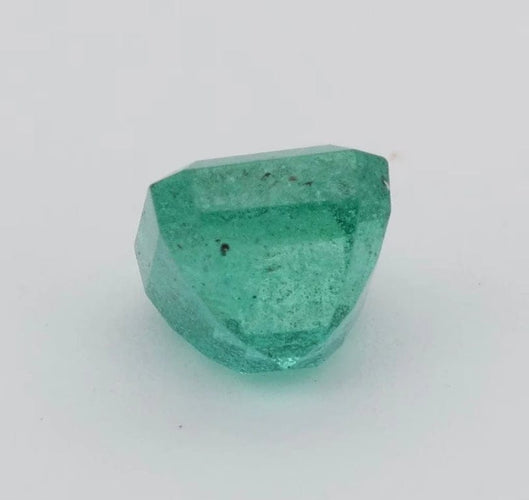 Gemstone Émeraude naturelle non huilée 1,39 ct avec certificat 58 Facettes 183