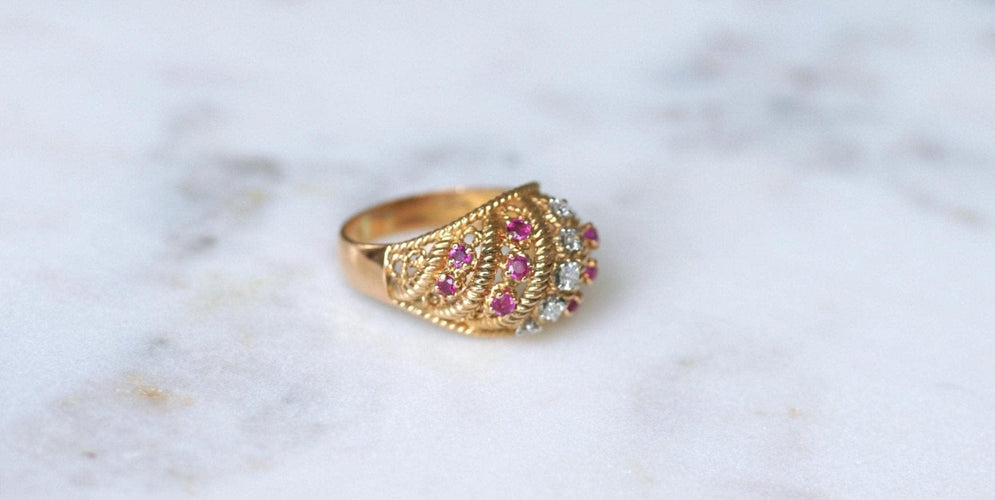 Bague 56.5 Bague boule torsadée diamants et rubis en or jaune 58 Facettes