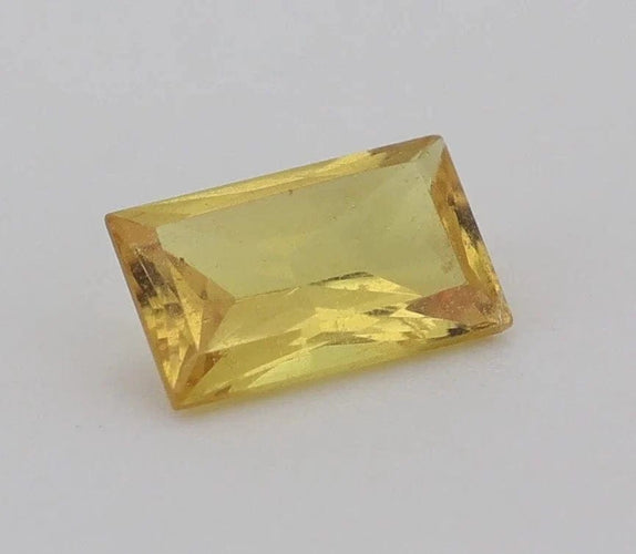 Gemstone Saphir jaune non chauffé 0,47 ct taille rectangle 58 Facettes 158