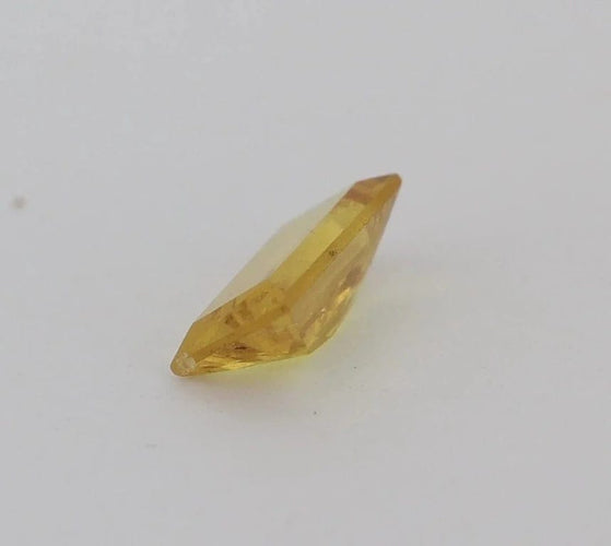 Gemstone Saphir jaune non chauffé 0,47 ct taille rectangle 58 Facettes 158