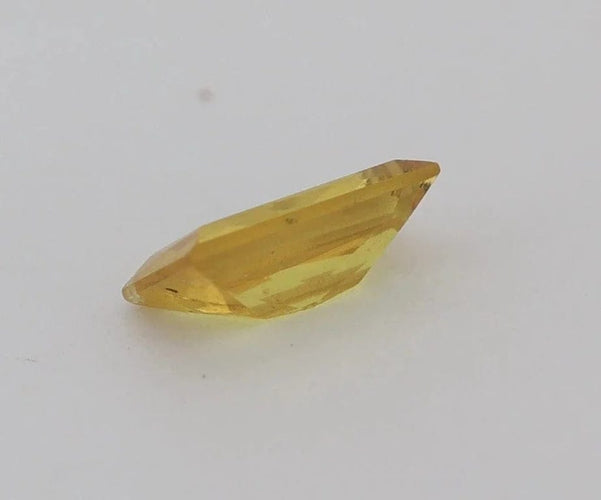 Gemstone Saphir jaune non chauffé 0,47 ct taille rectangle 58 Facettes 158