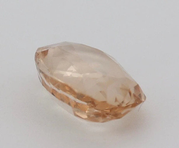Gemstone Saphir orange non chauffé ovale 2,70 ct avec certificat CGL 58 Facettes 95