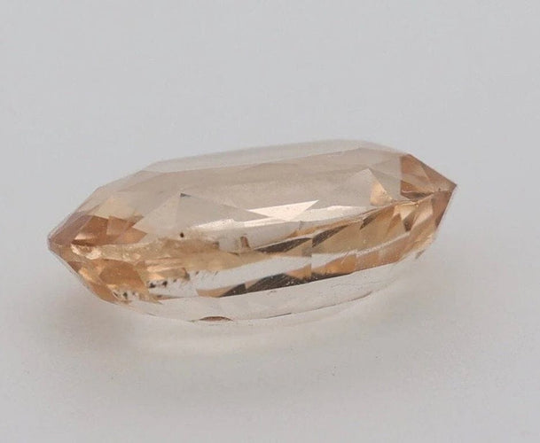 Gemstone Saphir orange non chauffé ovale 2,70 ct avec certificat CGL 58 Facettes 95