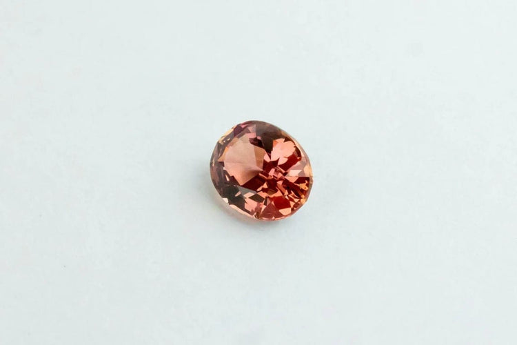 Gemstone Saphir padparadscha ovale naturel 1,19 ct avec certificat Precious 58 Facettes 443