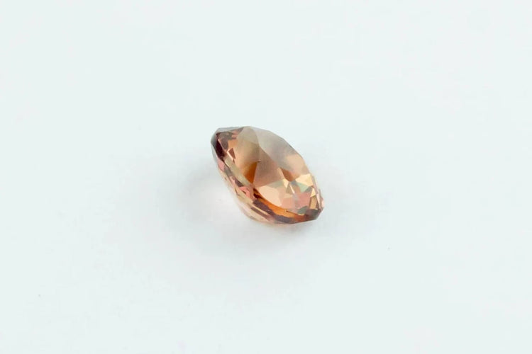 Gemstone Saphir padparadscha ovale naturel 1,19 ct avec certificat Precious 58 Facettes 443
