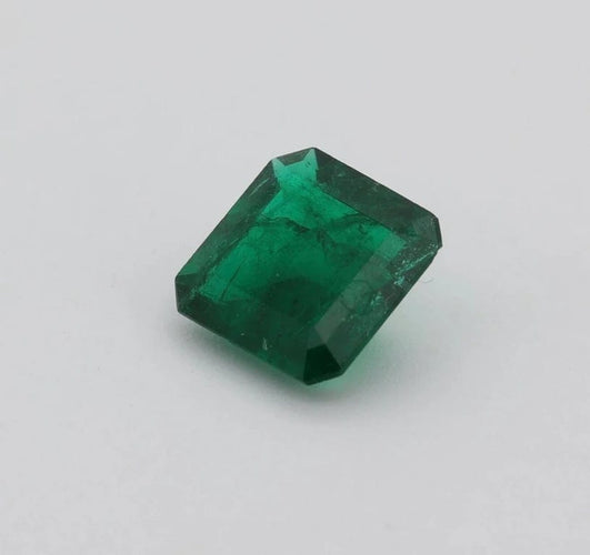 Gemstone Émeraude naturelle carrée 1,69 ct du Brésil, certificat GRS 58 Facettes 468