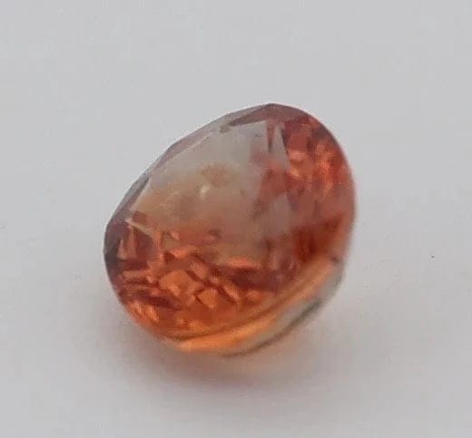 Gemstone Saphir padparadscha naturel ovale 0,46 ct avec certificat 58 Facettes 445