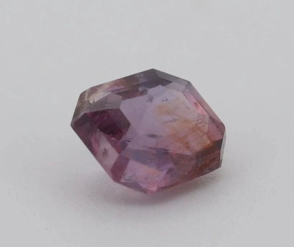 Gemstone Saphir padparadscha 0,87 ct non chauffé avec certificat CGL 58 Facettes 454