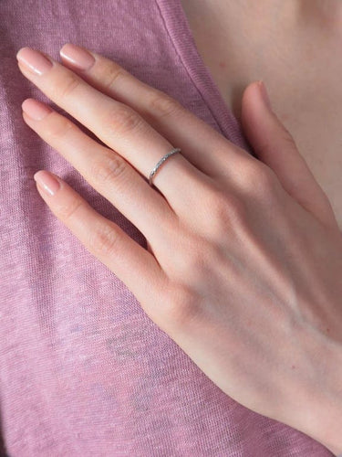 Bague 51 Demi-alliance en or blanc 18K pavée de diamants 58 Facettes