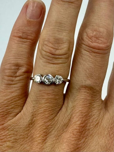 Bague 53 Bague trilogie en or blanc 750 et 3 diamants 58 Facettes