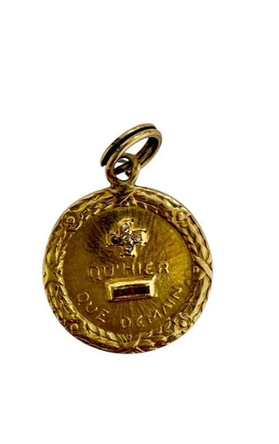 Pendentif Médaille religieuse enfant en or jaune 18K avec diamants et rubis 58 Facettes
