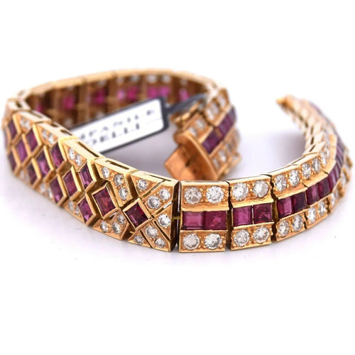 Bracelet Bracelet vintage en or jaune 18 carats avec rubis et diamants 58 Facettes BR99